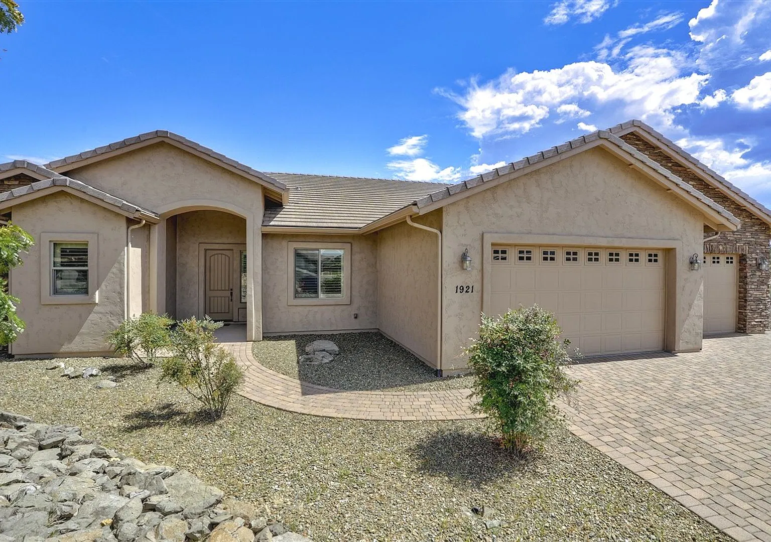 Prescott Living at Its Finest Spacious Home with 4-Car Garage! — Photo 4