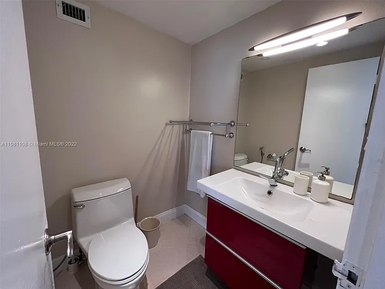 100 Lincoln Rd #1121 — Photo 11