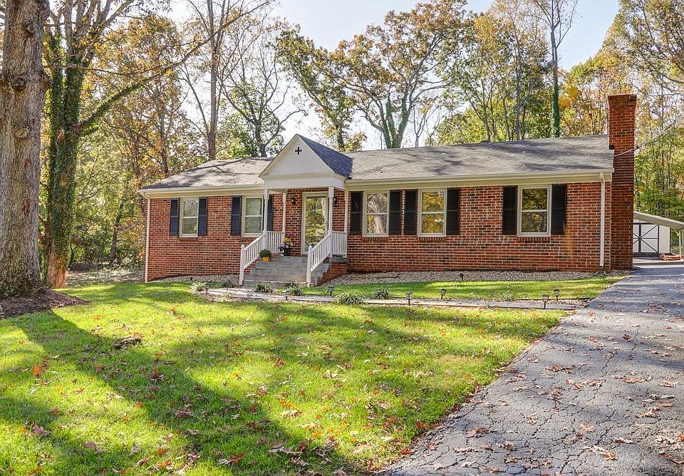 1st image of 136 Lamont Cir