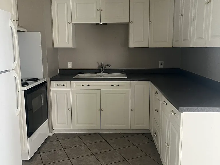 212 W Jackson St — Photo 3