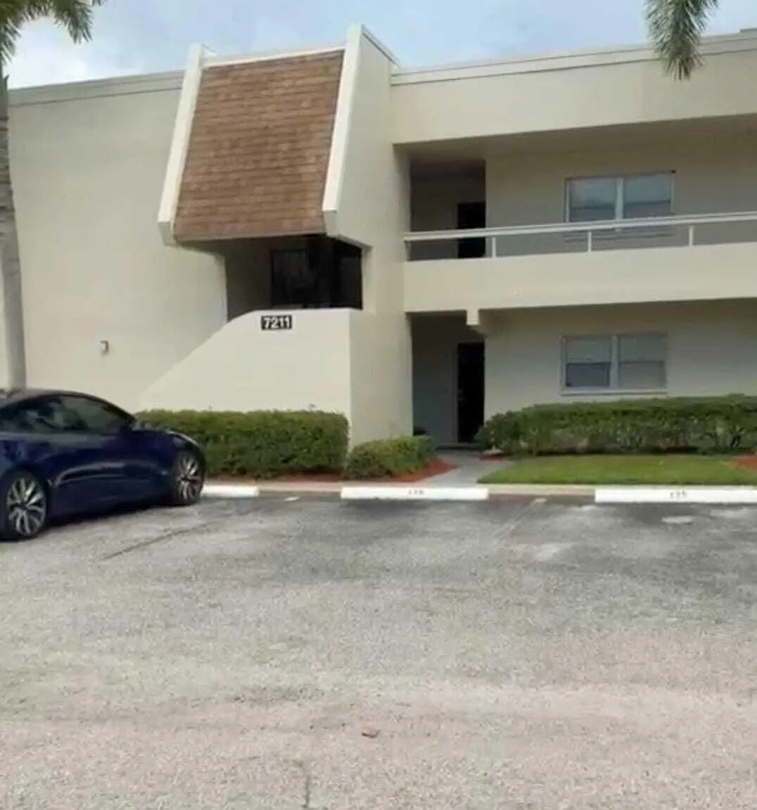 1 bed, 1.5 bath, 717 sqft, $1,500 — Photo 2