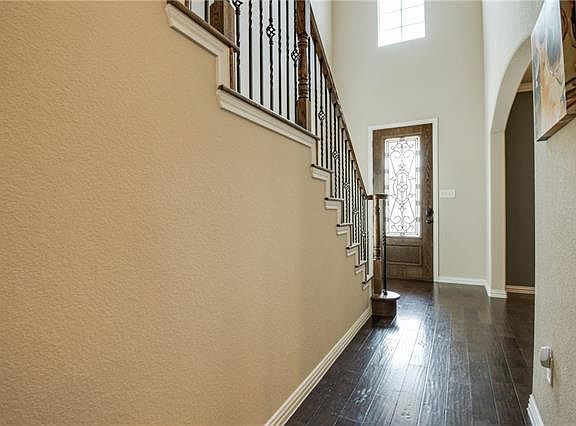3rd image of 5585 Emerson Ct