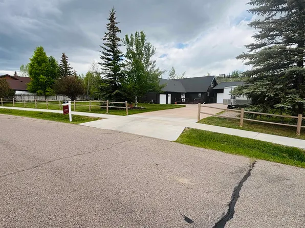 201 Broken Circle Dr, Evanston, WY 82930