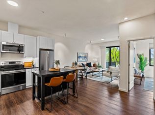 557 Oppenheimer Dr #203, Los Alamos, NM 87544