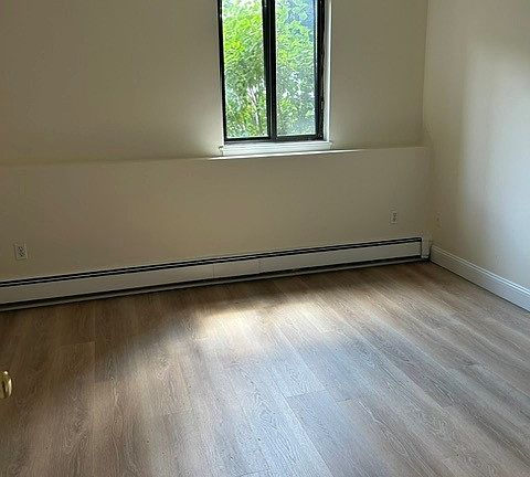 3rd image of 9 Davis Rd APT A4