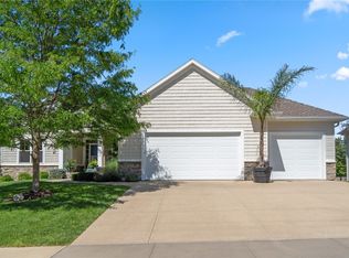 2825 Rosebay Ct, Cedar Rapids, IA 52411