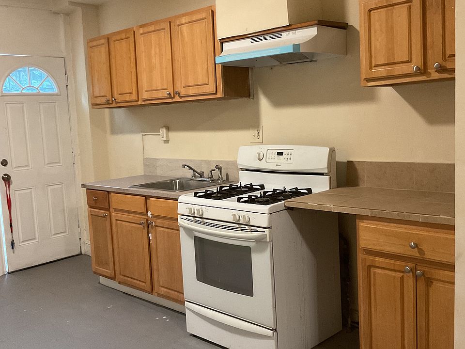 2nd image of 2937 Westwood Ave