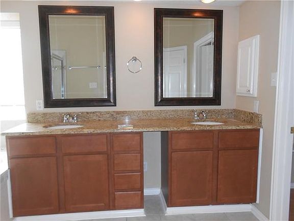 3rd image of 1712 Greenway Dr