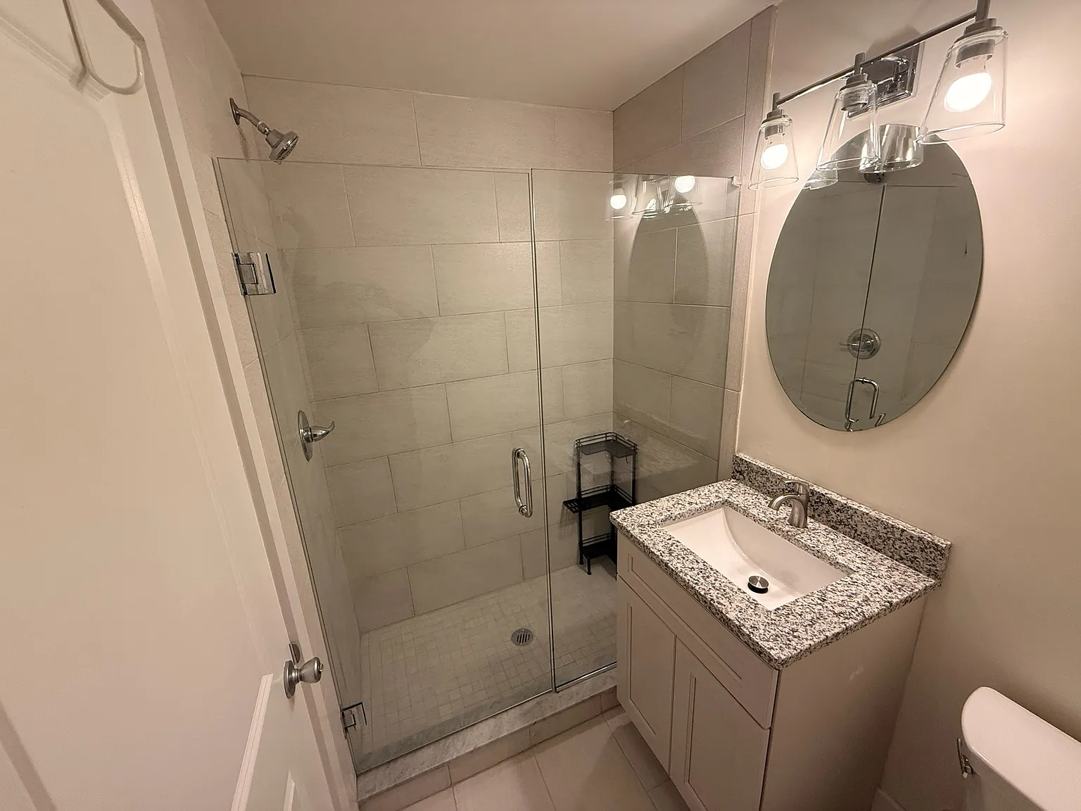 3 bed, 715 sqft, $1,700 — Photo 2