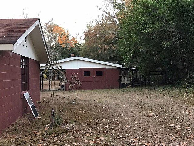 2nd image of 3184 Wagener Rd