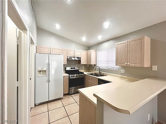 5th image of 1003 Sand Coral Dr