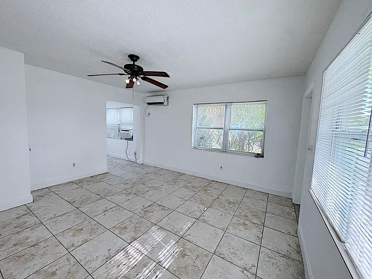 511 SE 2nd Ave S #SOUTH — Photo 37