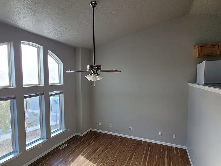 3200 Robinhood Loop — Photo 4