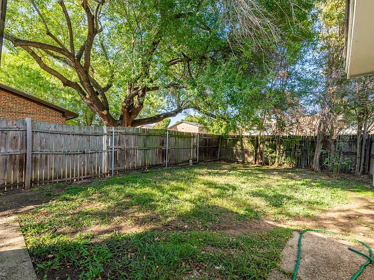 4605 & 4607 Menzer Rd — Photo 33