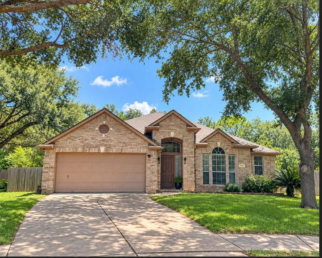 3 bed, 2.0 bath, 1935 sqft, $2,299 — Photo 1