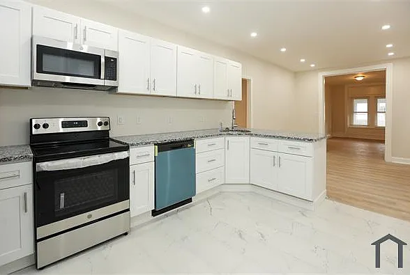 5425 Stewart St — Photo 7