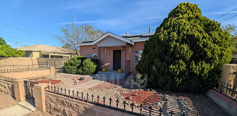 3 bed, 2.0 bath, 1240 sqft, $2,000 — Photo 2