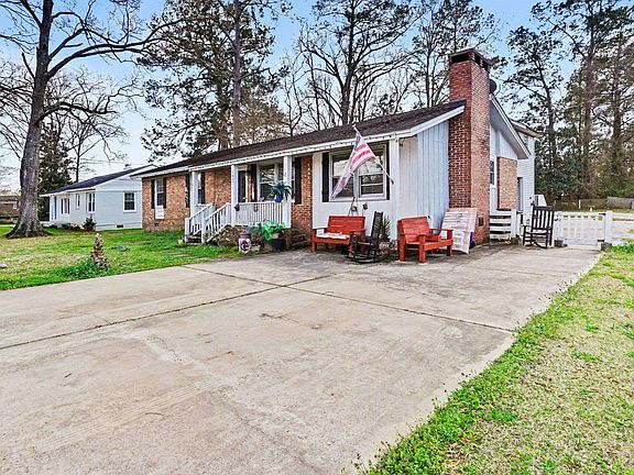 3rd image of 1607 McDermott St.