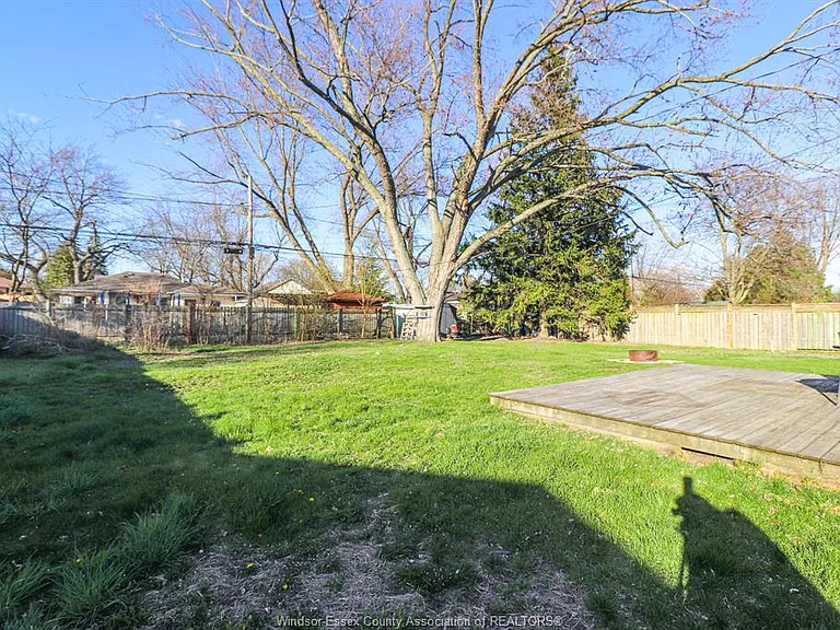 431 Maple Ave — Photo 22