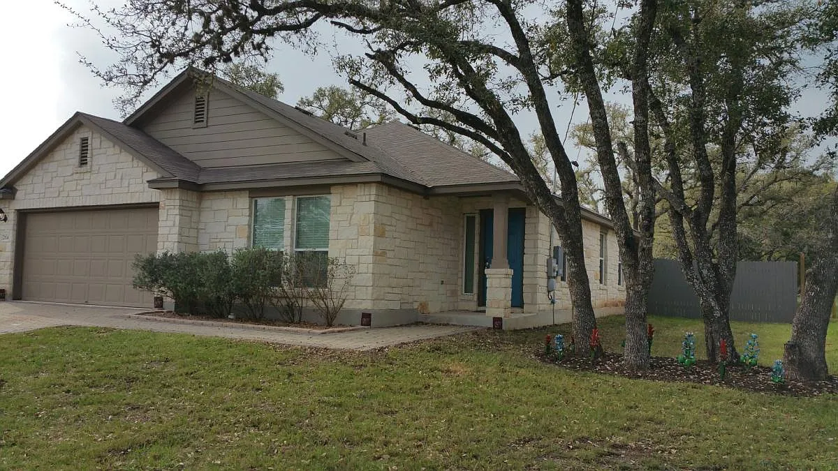 3 bed, 1361 sqft, $2,000 — Photo 4