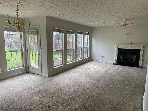 2nd image of 2439 Feathertree Ln