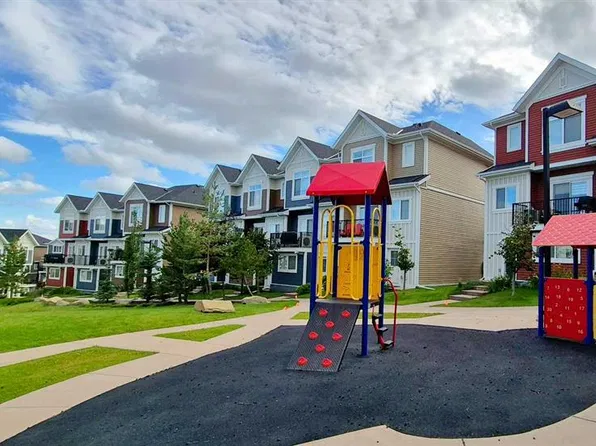 504 SW Nolan Hill Blvd NW, Calgary, AB T3R 0X2