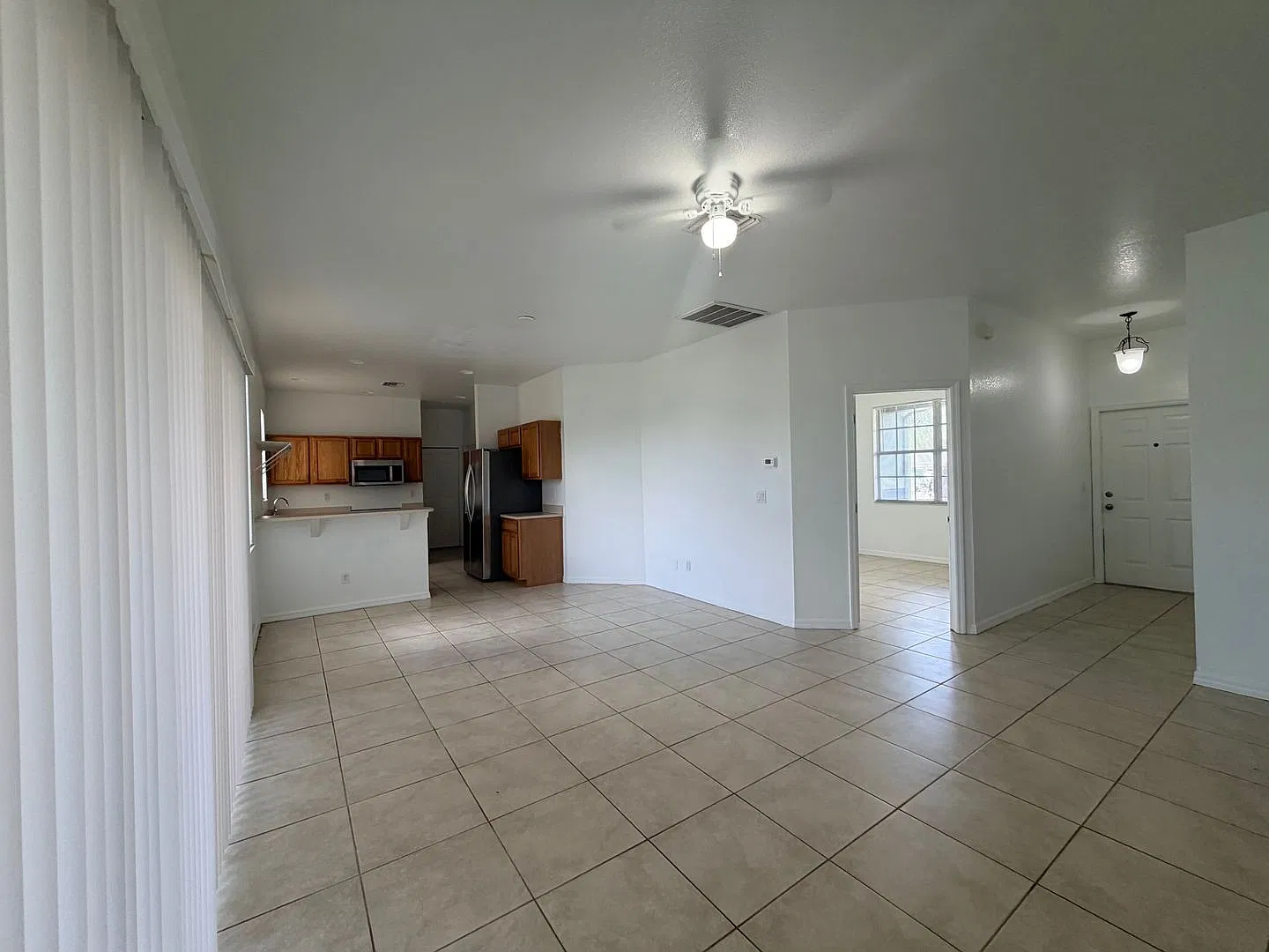 Beautifully Refreshed 4-Bedroom Home with Screened-In Lanai! — Photo 2