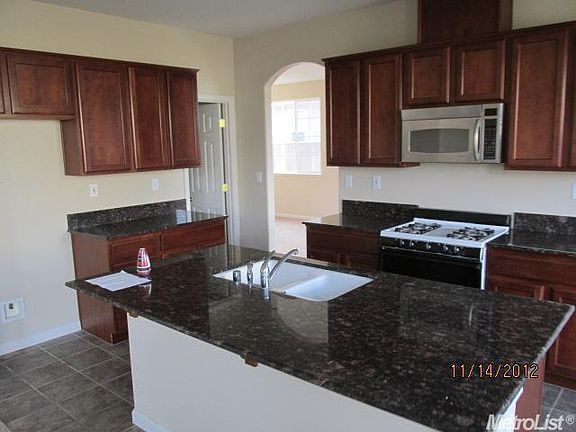 3rd image of 3641 Skeena Ave