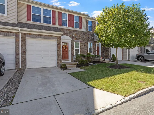 15 Franklin Cir, Somerdale, NJ 08083