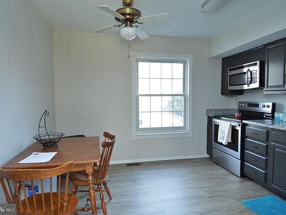 3rd image of 37 Silver Fox Ct