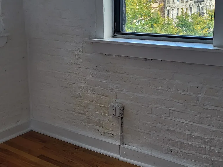 630 E 9th St #20 — Photo 10