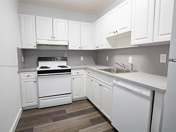 4th image of 717 SW 11th Ave #209