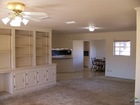 2nd image of 810 Circle Dr