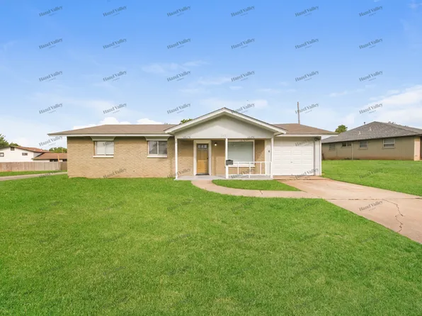 2401 Piccadilly Cir, Moore, OK 73160