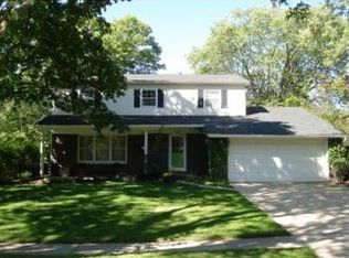 927 Cambridge Dr, Libertyville, IL 60048