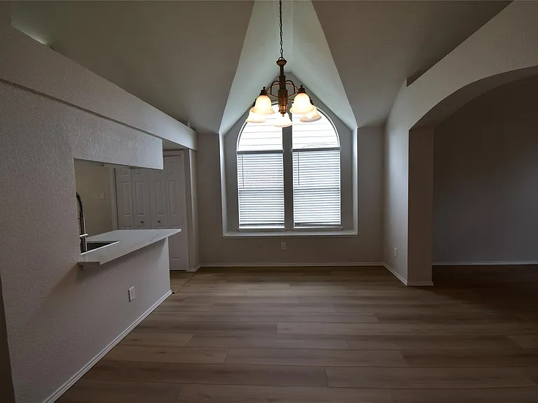 7837 Roundtable Rd — Photo 13