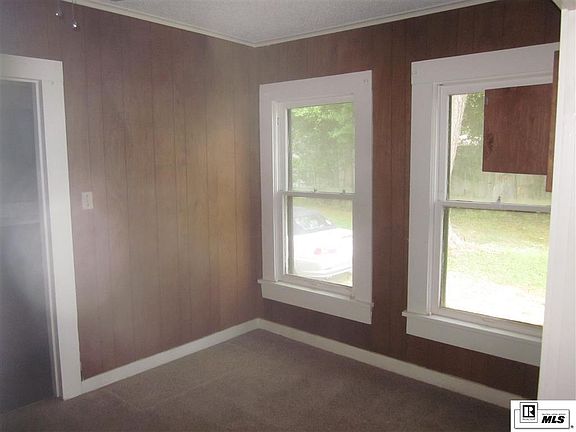 3rd image of 902 Montgomery Ave