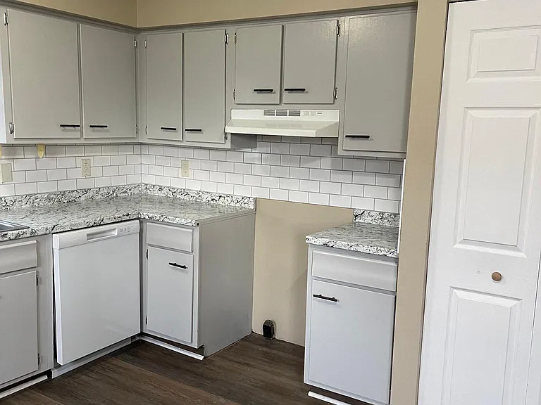 Large eat in Kitchen.
Tiled backsplash