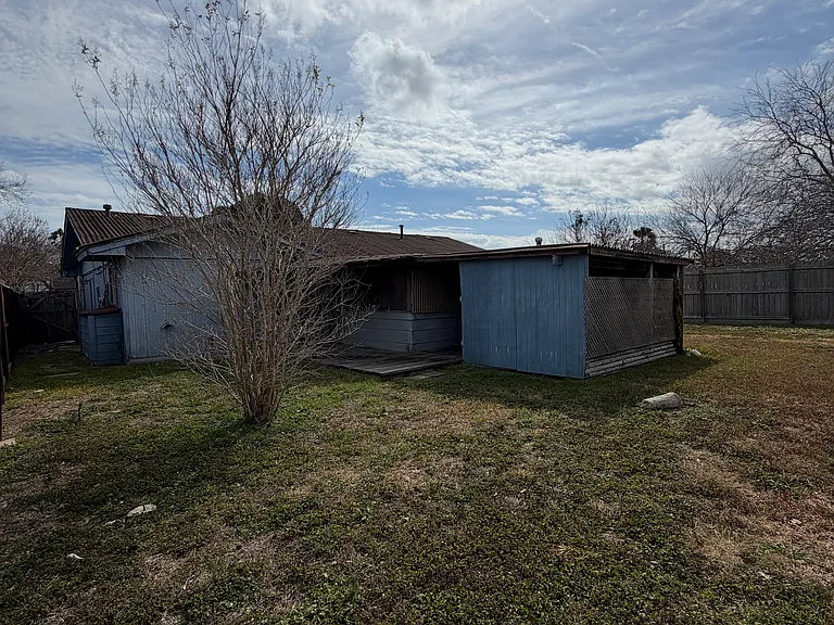 1605 Kern Dr — Photo 11