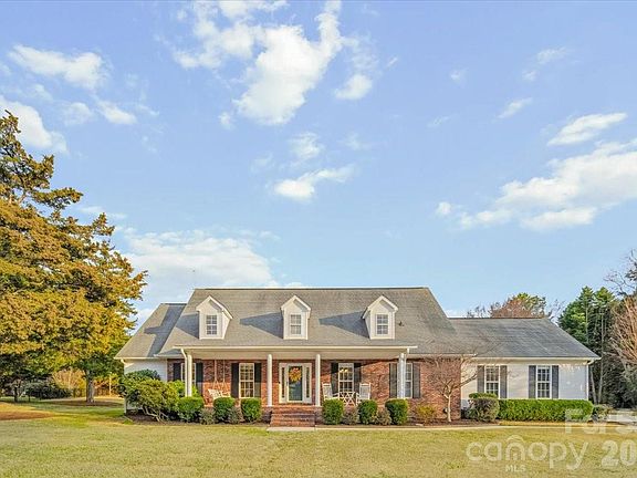 2nd image of 16601 Jefferson Pl