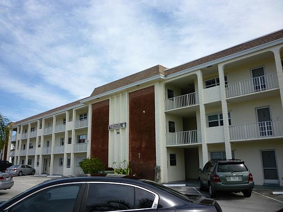 2nd image of 236 Castlewood Dr APT 308