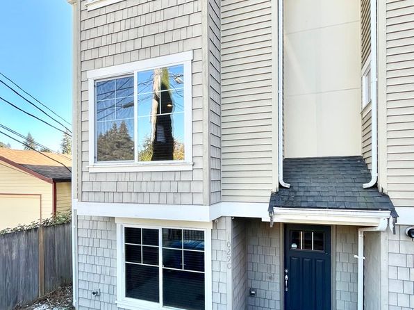 1029 NE 123rd St APT C