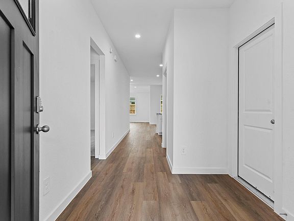 2nd image of 1017 Paddlefish Ln