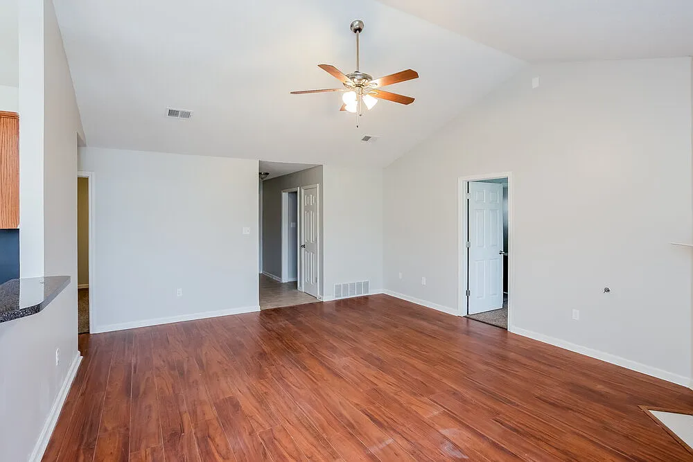 3 bed, 2.0 bath, 1546 sqft, $2,510 — Photo 3