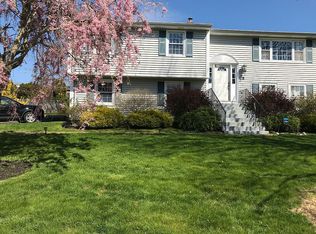 5 Pocahontas Dr, Middletown, RI 02842