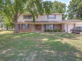 626 Meadowood Dr, Broken Arrow, OK 74011