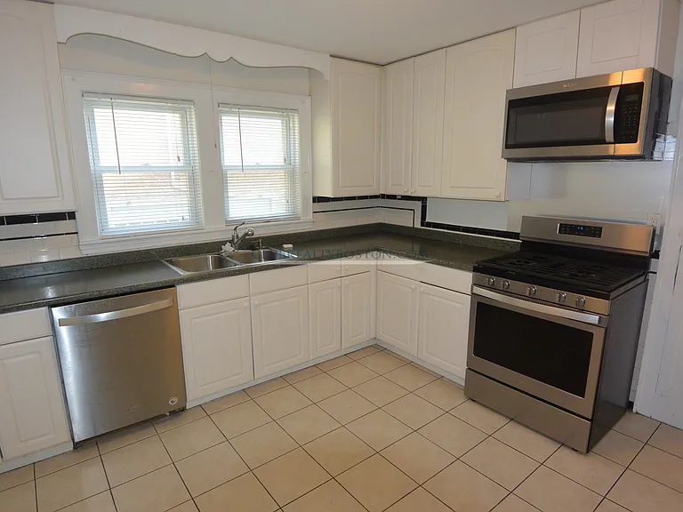 33 Wiltshire Rd #1A — Photo 6