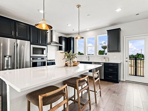 Chef s Kitchen with Large Island for Seating