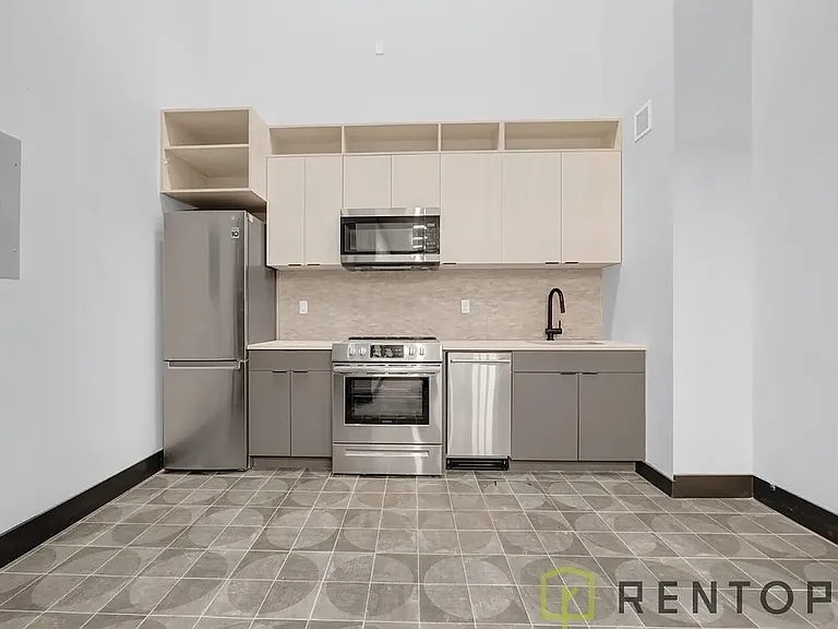 475 Grand St #4A — Photo 4