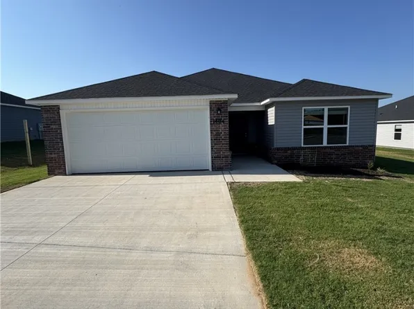 1404 E Ferbrashe Ct, Siloam Springs, AR 72761